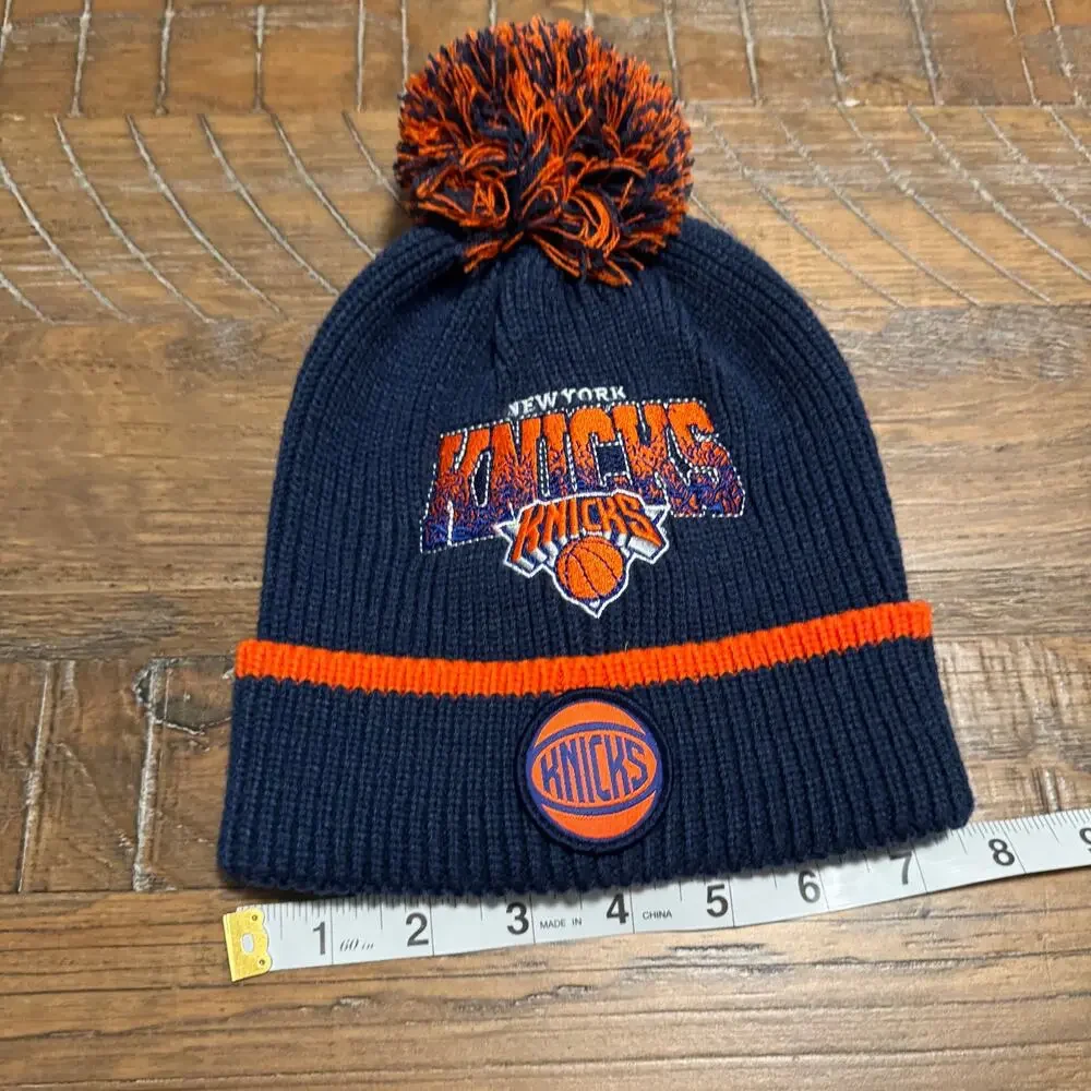 NBA New York Knicks Youth Knit Pom Beanie Hat Size 5-9 Years NWT Kids